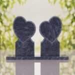 Lápida doble con dos corazones