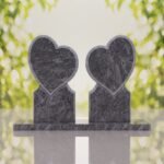 Lápida doble con dos corazones