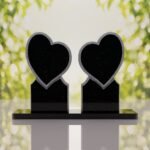 Lápida doble con dos corazones