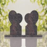 Lápida doble con dos corazones
