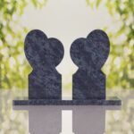 Lápida doble con dos corazones