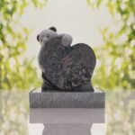 Lápida infantil con oso y corazón