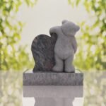Lápida infantil con oso y corazón