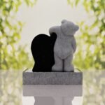 Lápida infantil con oso y corazón