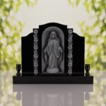 Lápida vertical doble con la Virgen