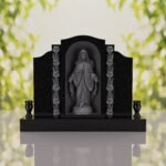 Lápida vertical doble con la Virgen