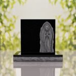 Lápida conmemorativa de la Virgen orante