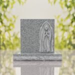 Lápida conmemorativa de la Virgen orante