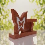 Banco conmemorativo con mariposa