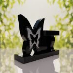 Banco conmemorativo con mariposa