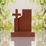 Monumento conmemorativo moderno con cruz
