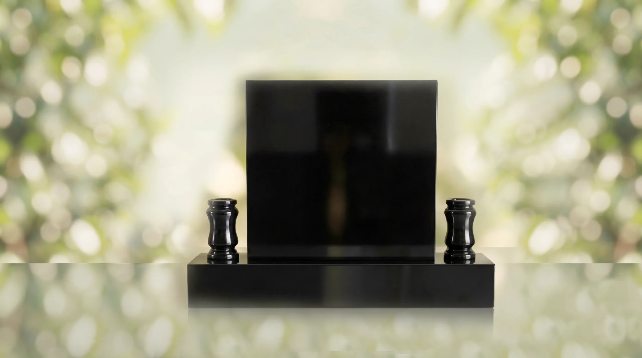 Square Upright Headstone with Vases - Imagen 4