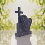 Monumento conmemorativo con corazón y cruz