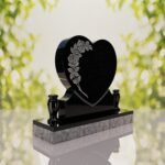 Lápida de corazón con rosas