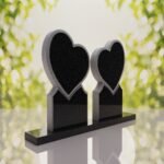 Lápida doble con dos corazones