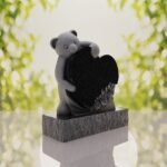 Lápida infantil con oso y corazón