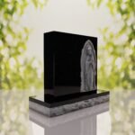 Lápida conmemorativa de la Virgen orante