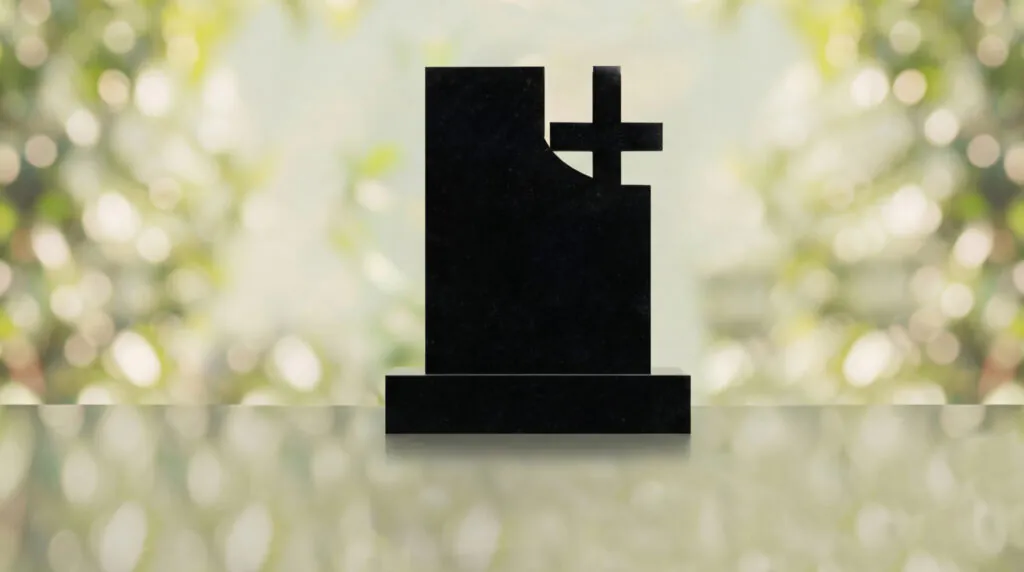 Monumento conmemorativo moderno con cruz