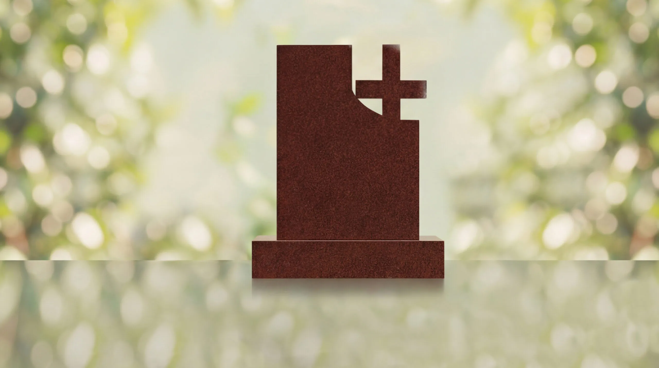 Monumento conmemorativo moderno con cruz